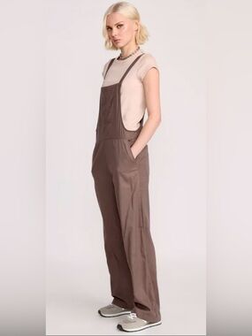 NWOT Volcom Lived In Romper Overalls - Size Medium